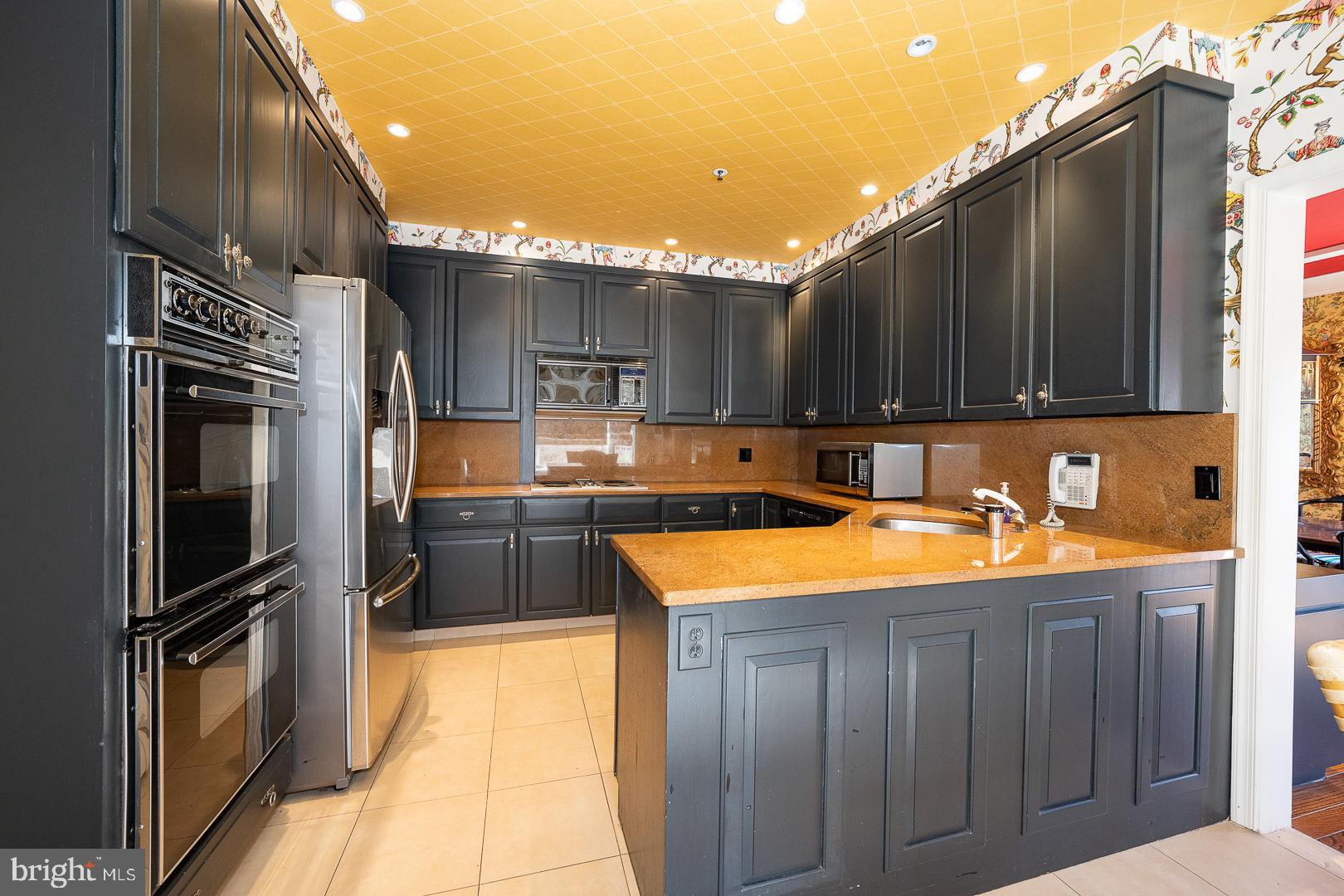 1044 LINDY LANE 10-44