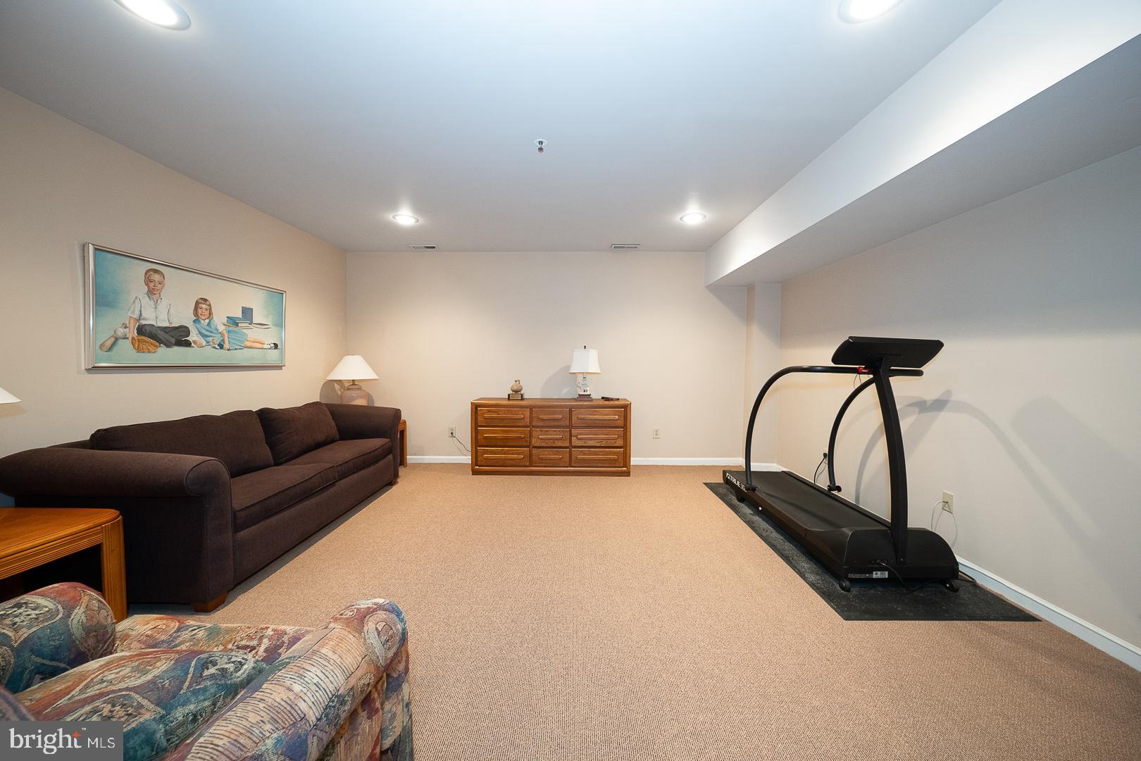 1044 LINDY LANE 10-44