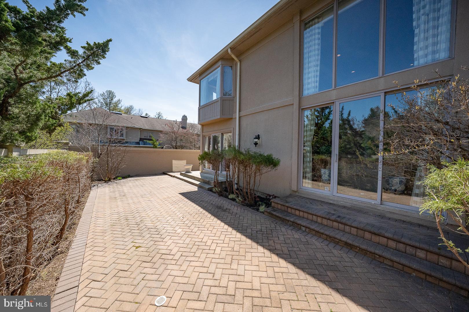 1044 LINDY LANE 10-44