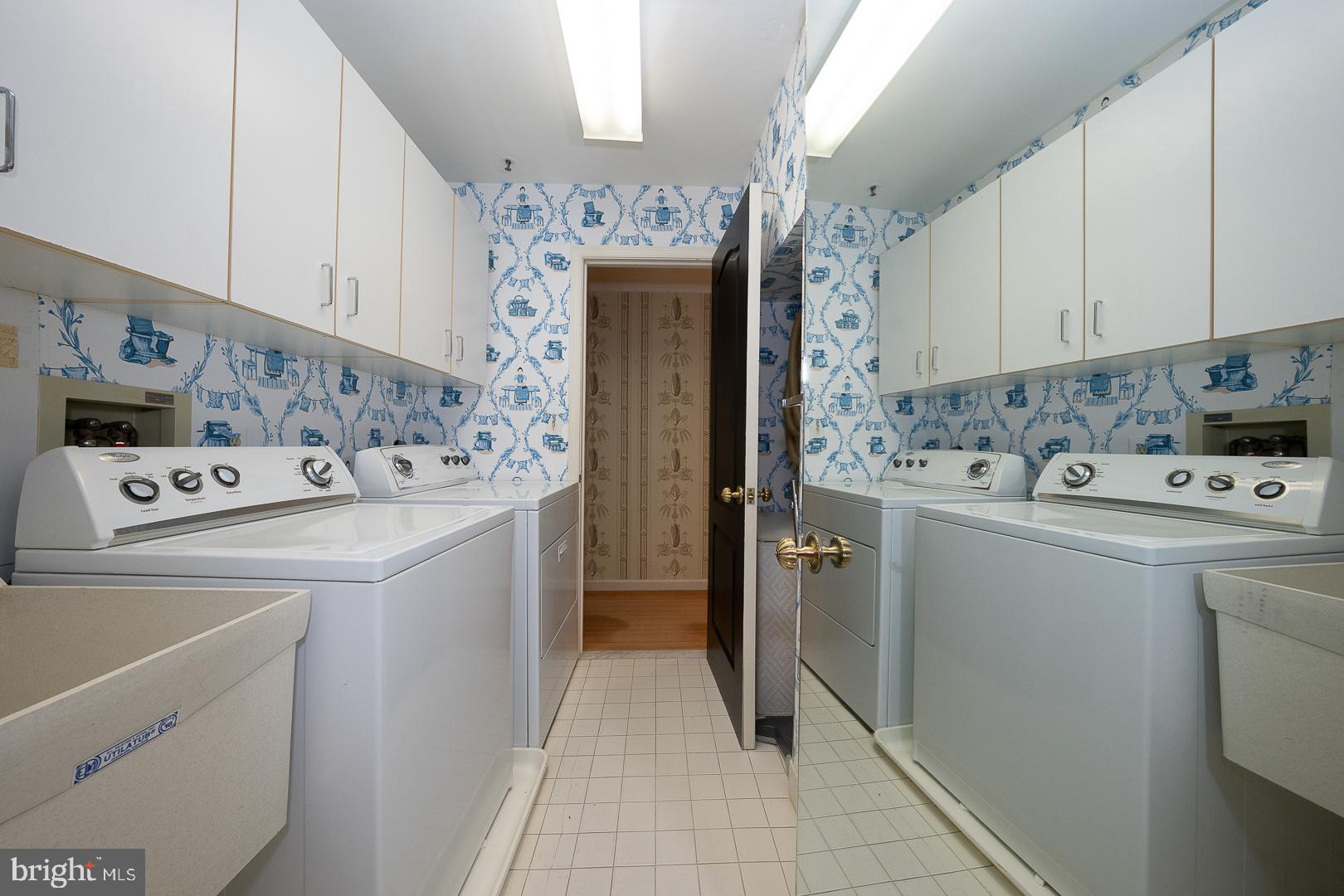 1044 LINDY LANE 10-44