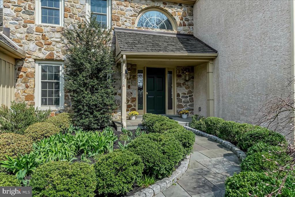 971 DERRING LANE