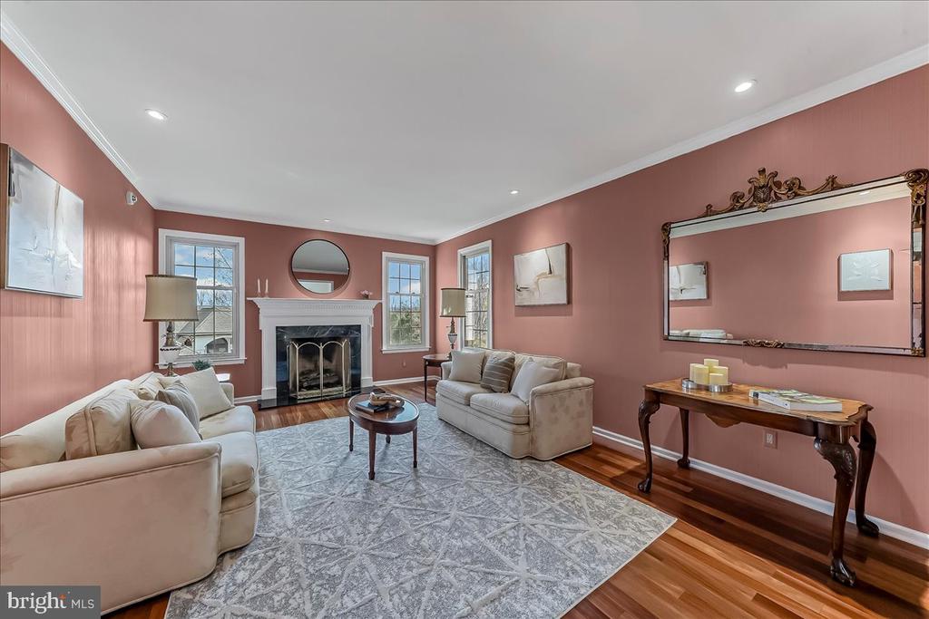 971 DERRING LANE