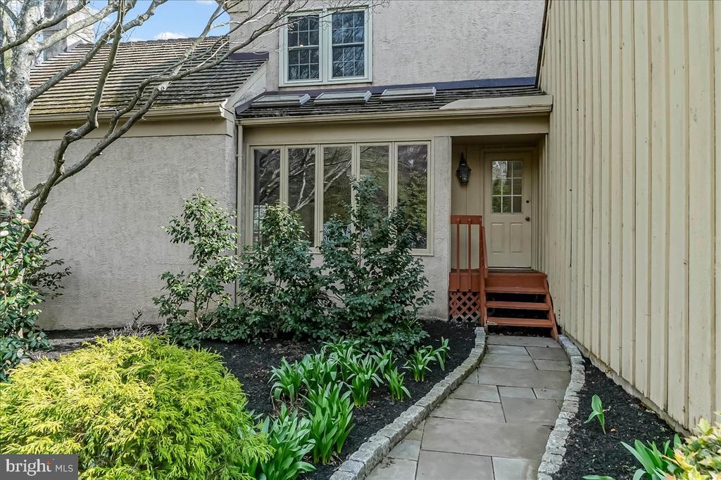 971 DERRING LANE