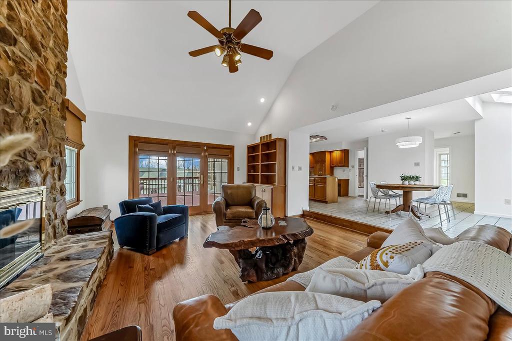 971 DERRING LANE