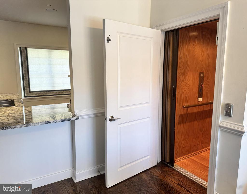 219 E MONTGOMERY AVENUE 6