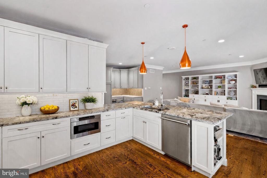219 E MONTGOMERY AVENUE 6