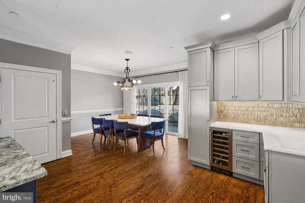 219 E MONTGOMERY AVENUE 6