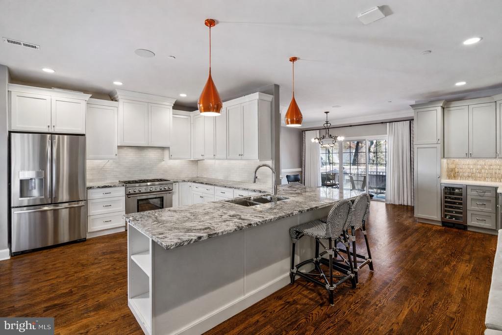 219 E MONTGOMERY AVENUE 6