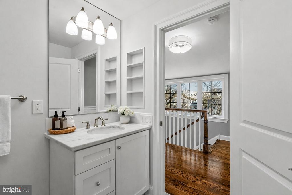 219 E MONTGOMERY AVENUE 6