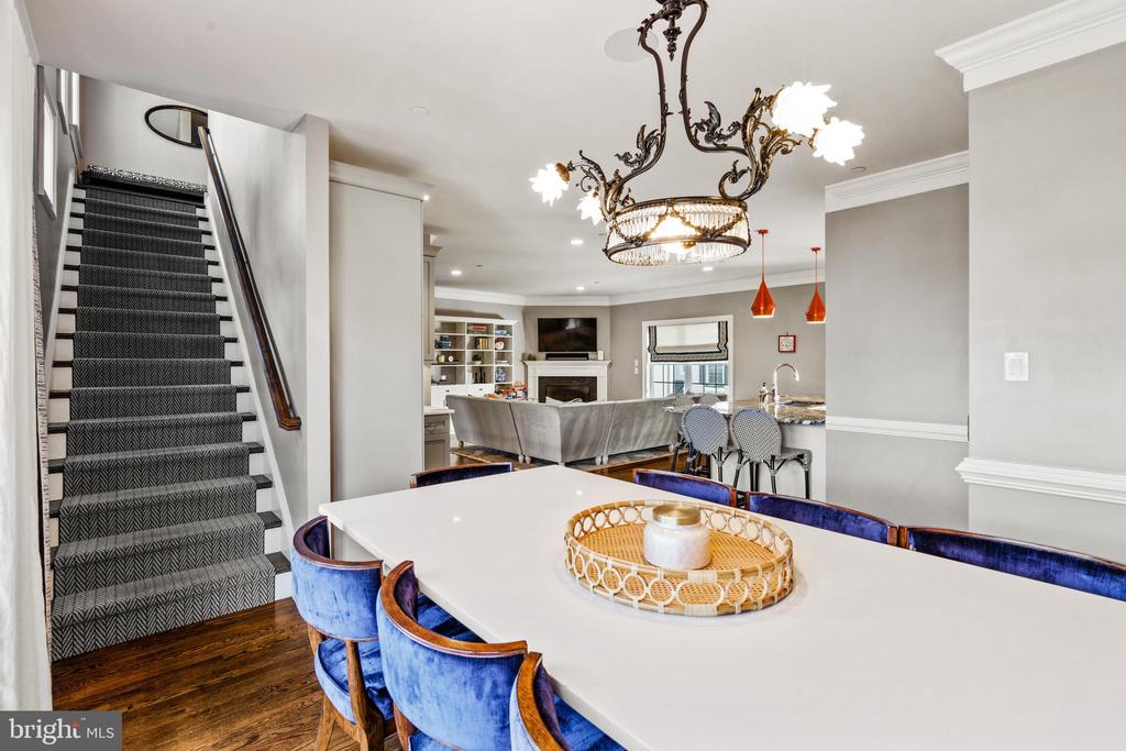219 E MONTGOMERY AVENUE 6