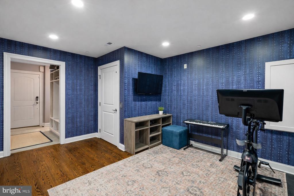 219 E MONTGOMERY AVENUE 6
