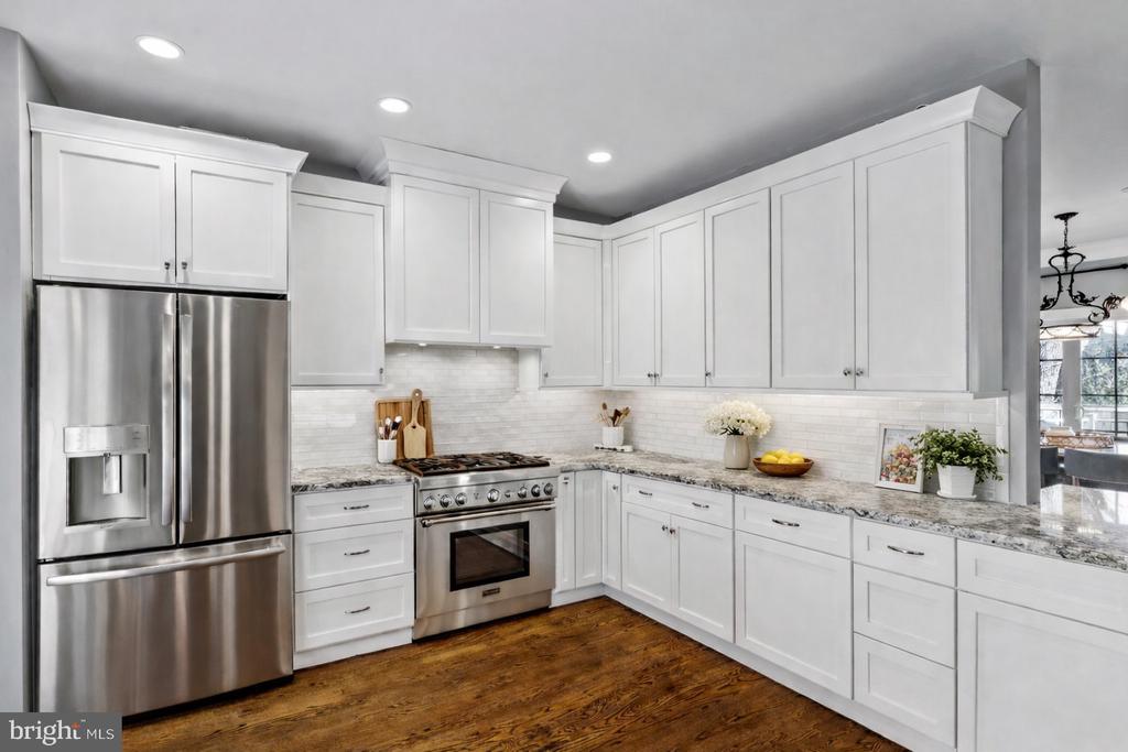 219 E MONTGOMERY AVENUE 6