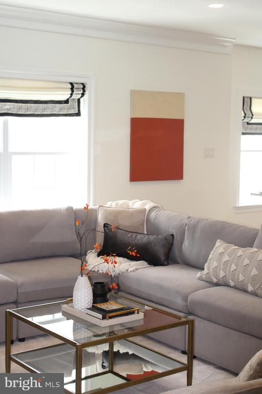 219 E MONTGOMERY AVENUE 6
