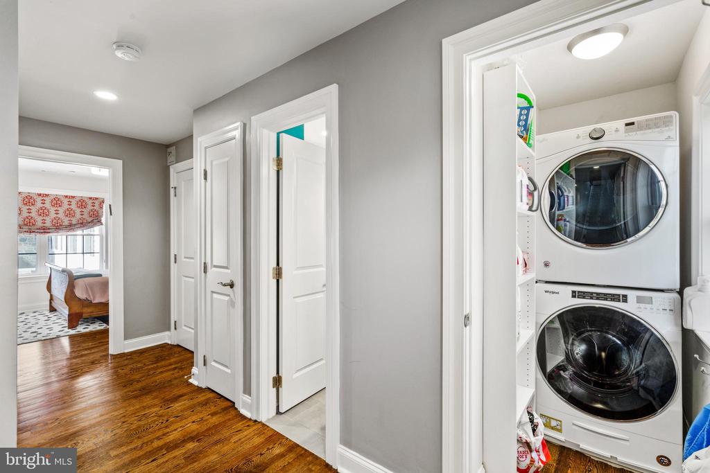 219 E MONTGOMERY AVENUE 6