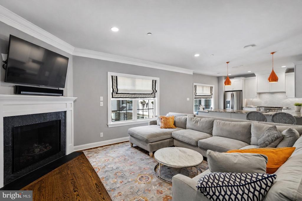 219 E MONTGOMERY AVENUE 6