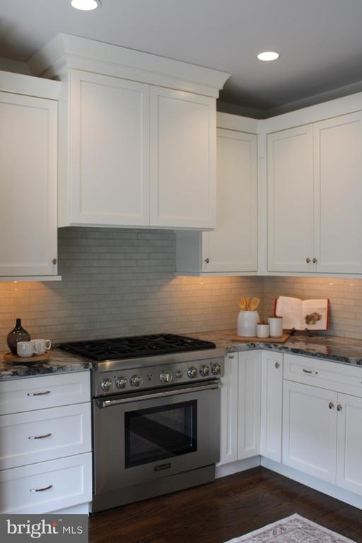 219 E MONTGOMERY AVENUE 6