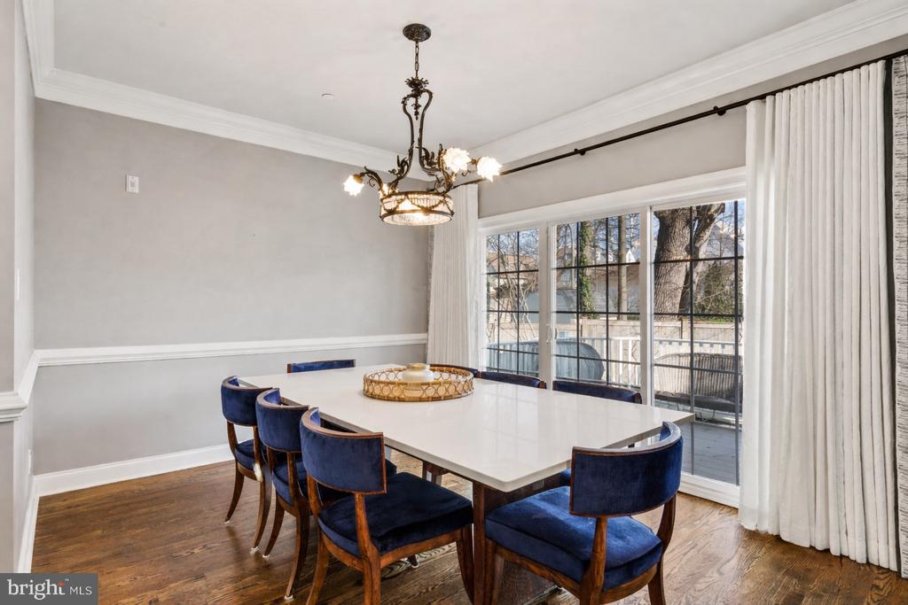 219 E MONTGOMERY AVENUE 6