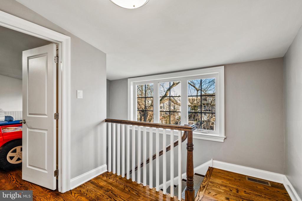 219 E MONTGOMERY AVENUE 6