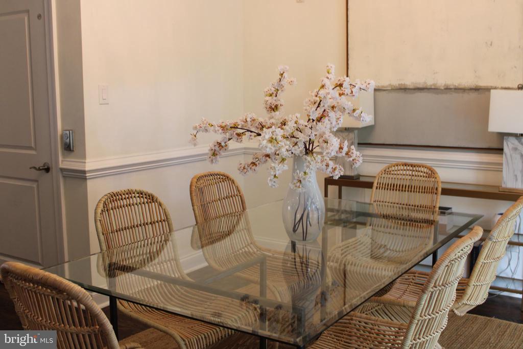 219 E MONTGOMERY AVENUE 6