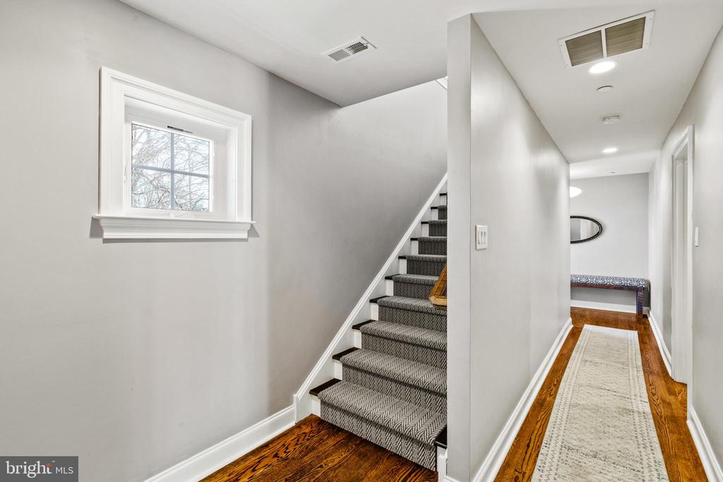 219 E MONTGOMERY AVENUE 6