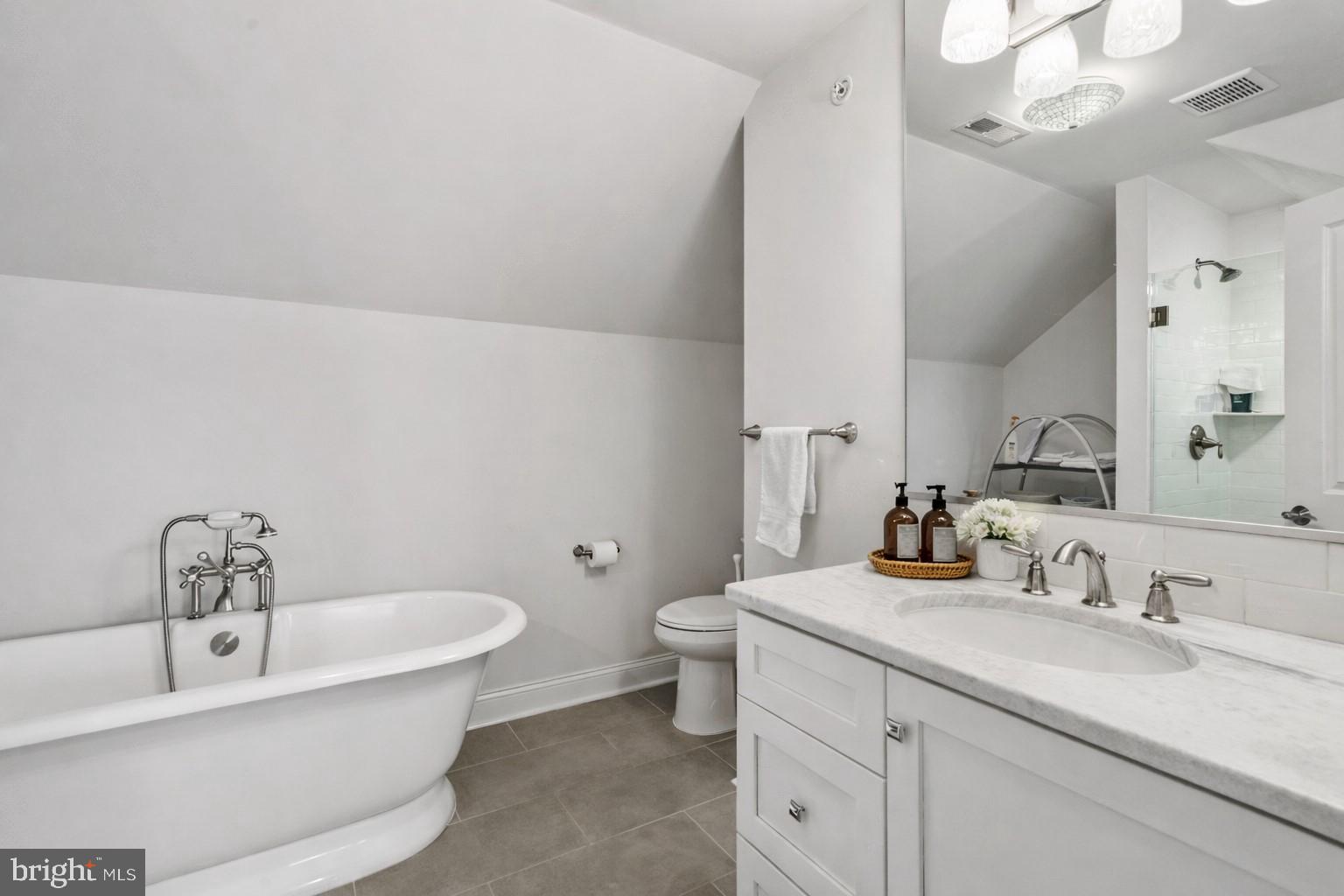 219 E MONTGOMERY AVENUE 6