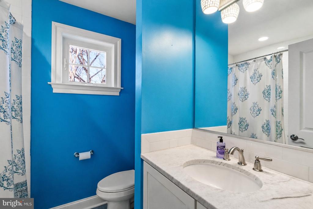 219 E MONTGOMERY AVENUE 6