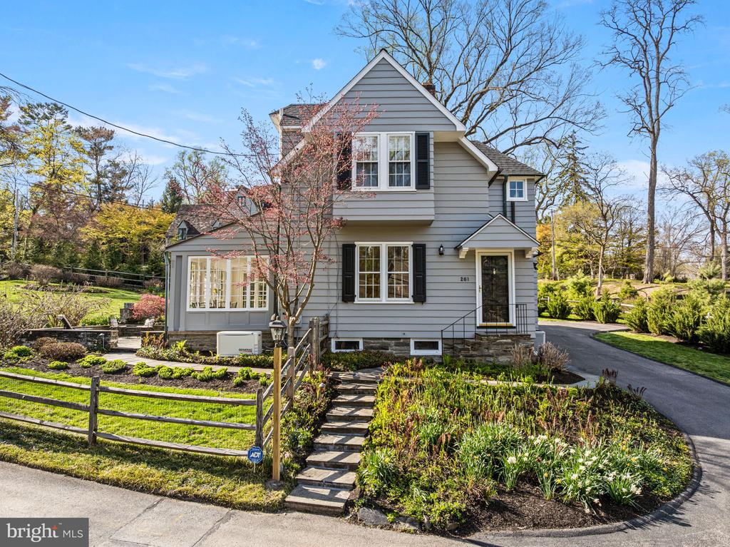 261 FARM ROAD