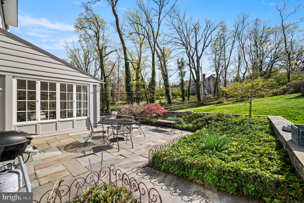 261 FARM ROAD