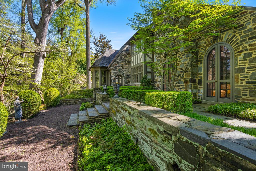 26 OLD GULPH ROAD