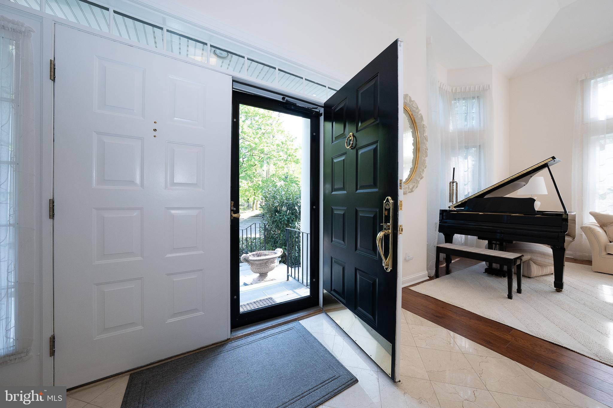 416 SPRING GARDEN LANE
