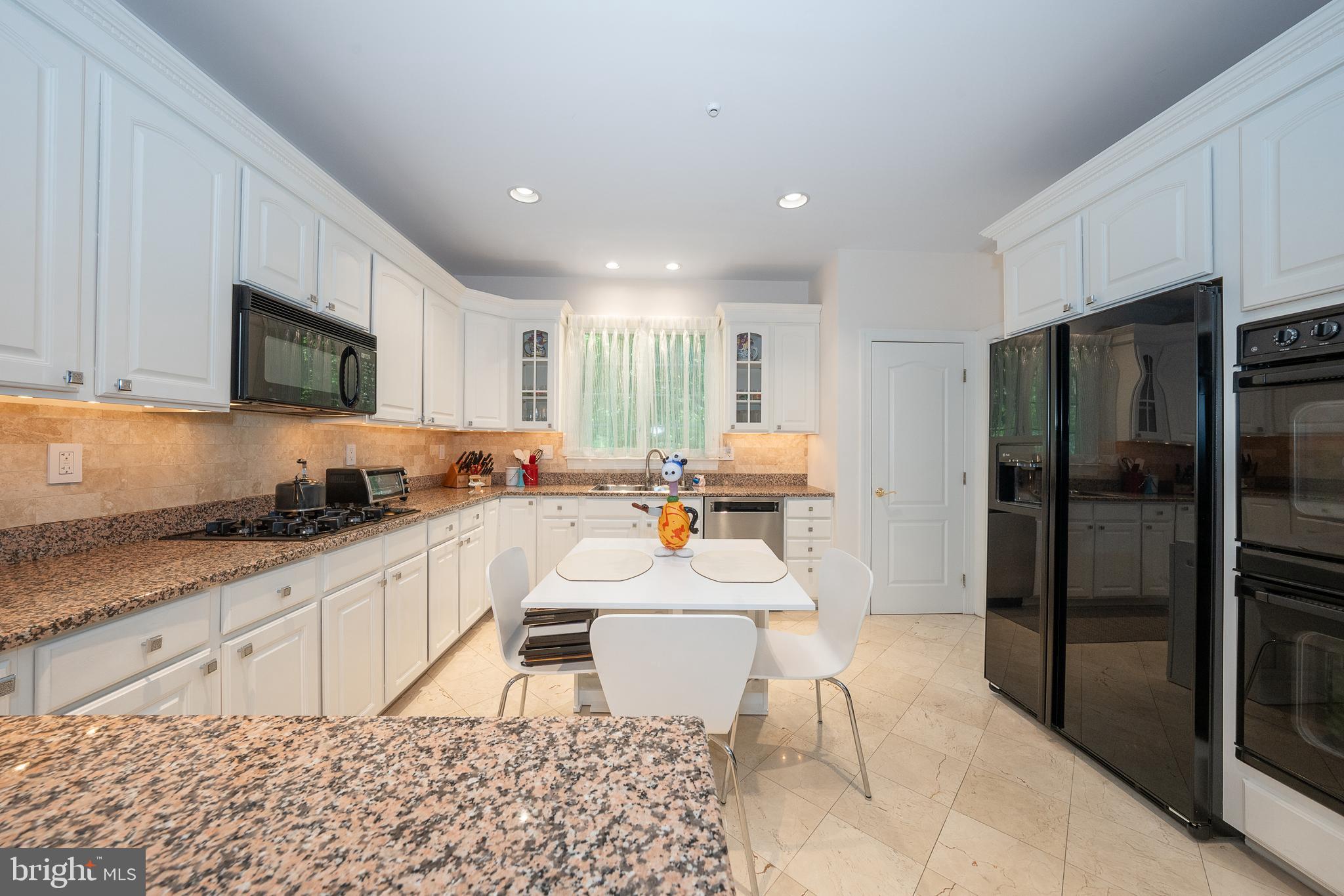 416 SPRING GARDEN LANE