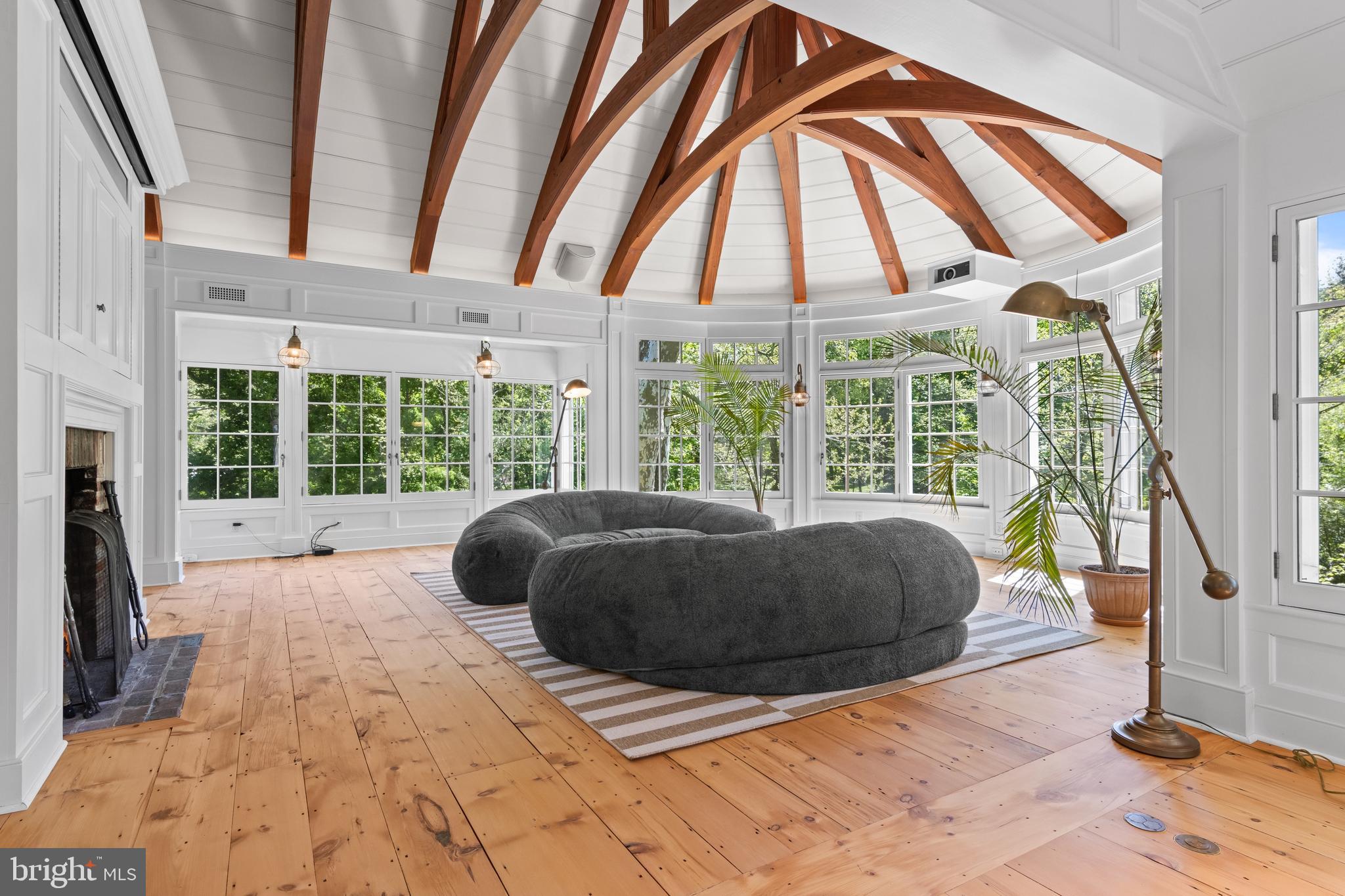 1320 HUNTSMAN LANE