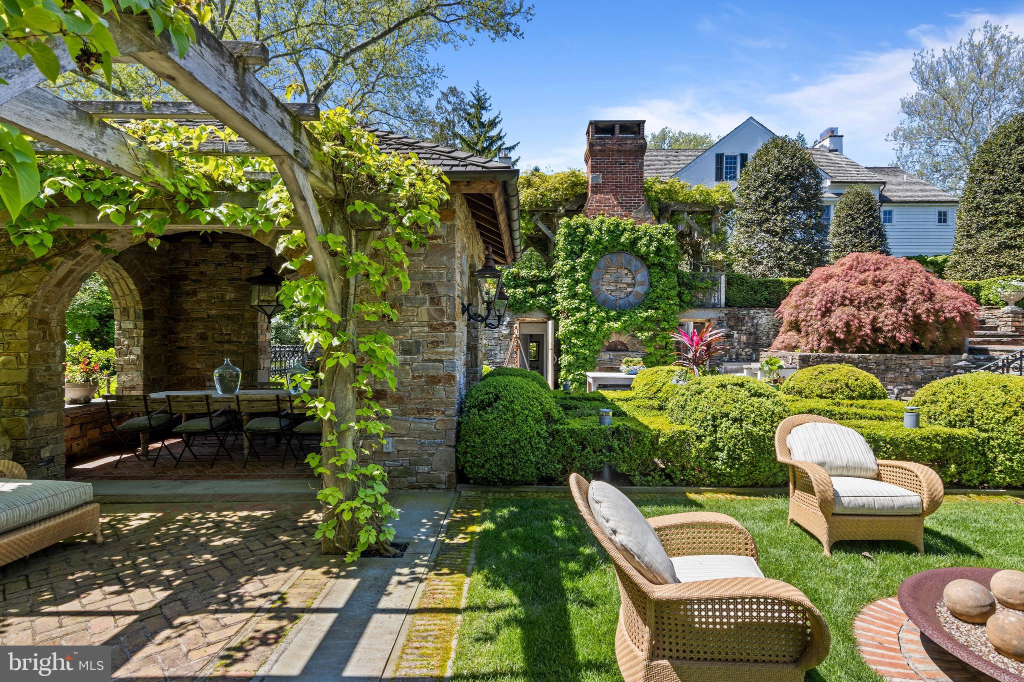 1320 HUNTSMAN LANE