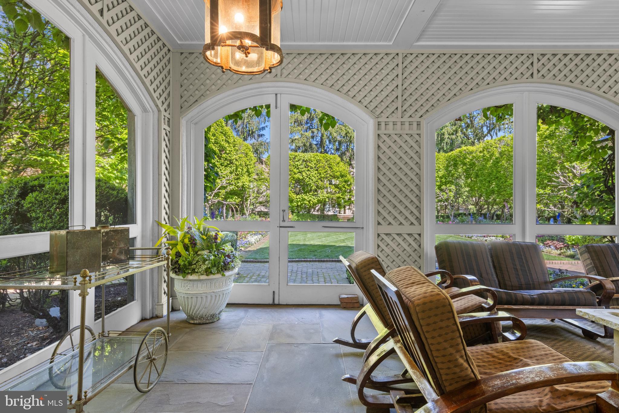 1320 HUNTSMAN LANE