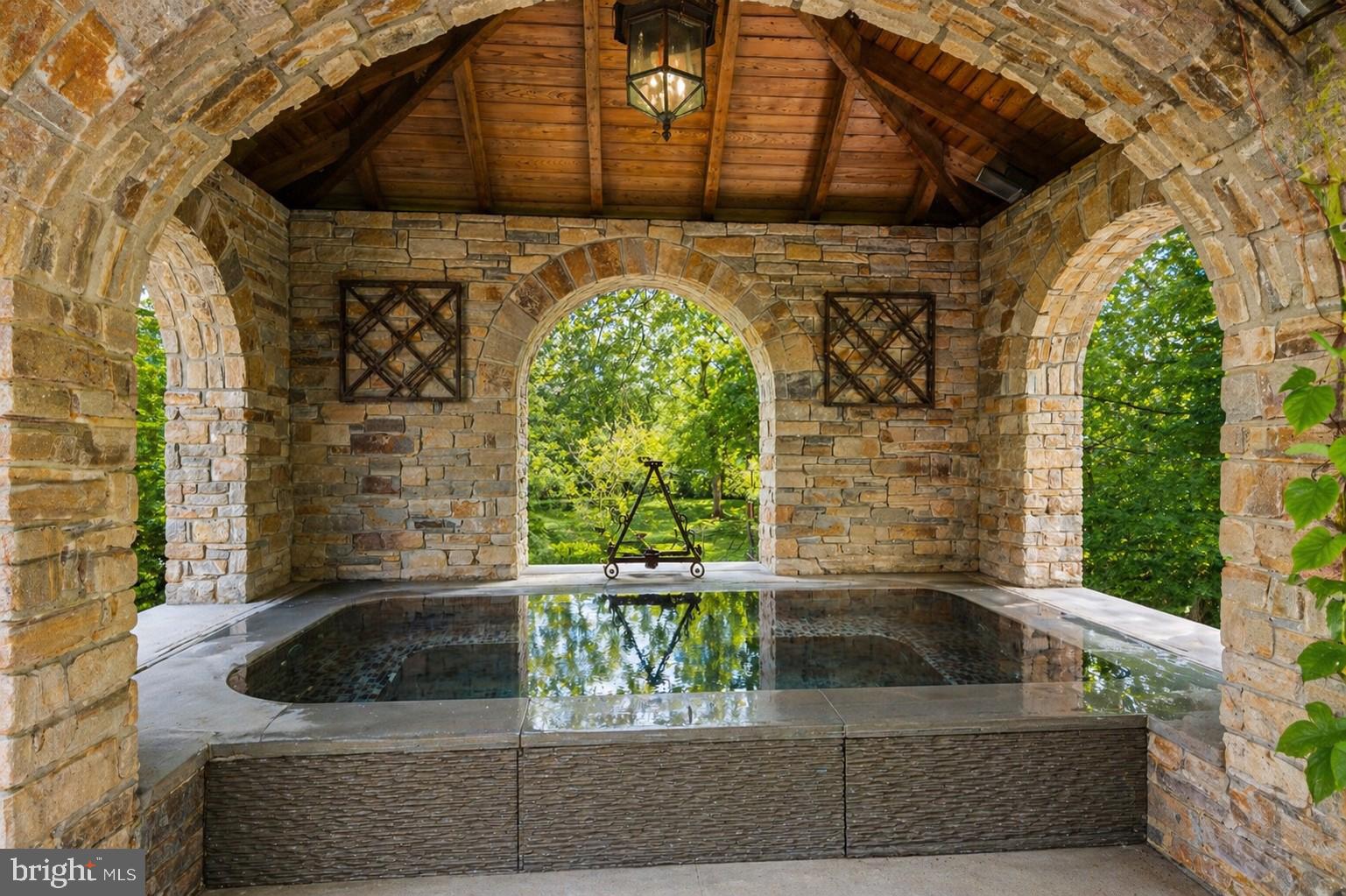 1320 HUNTSMAN LANE
