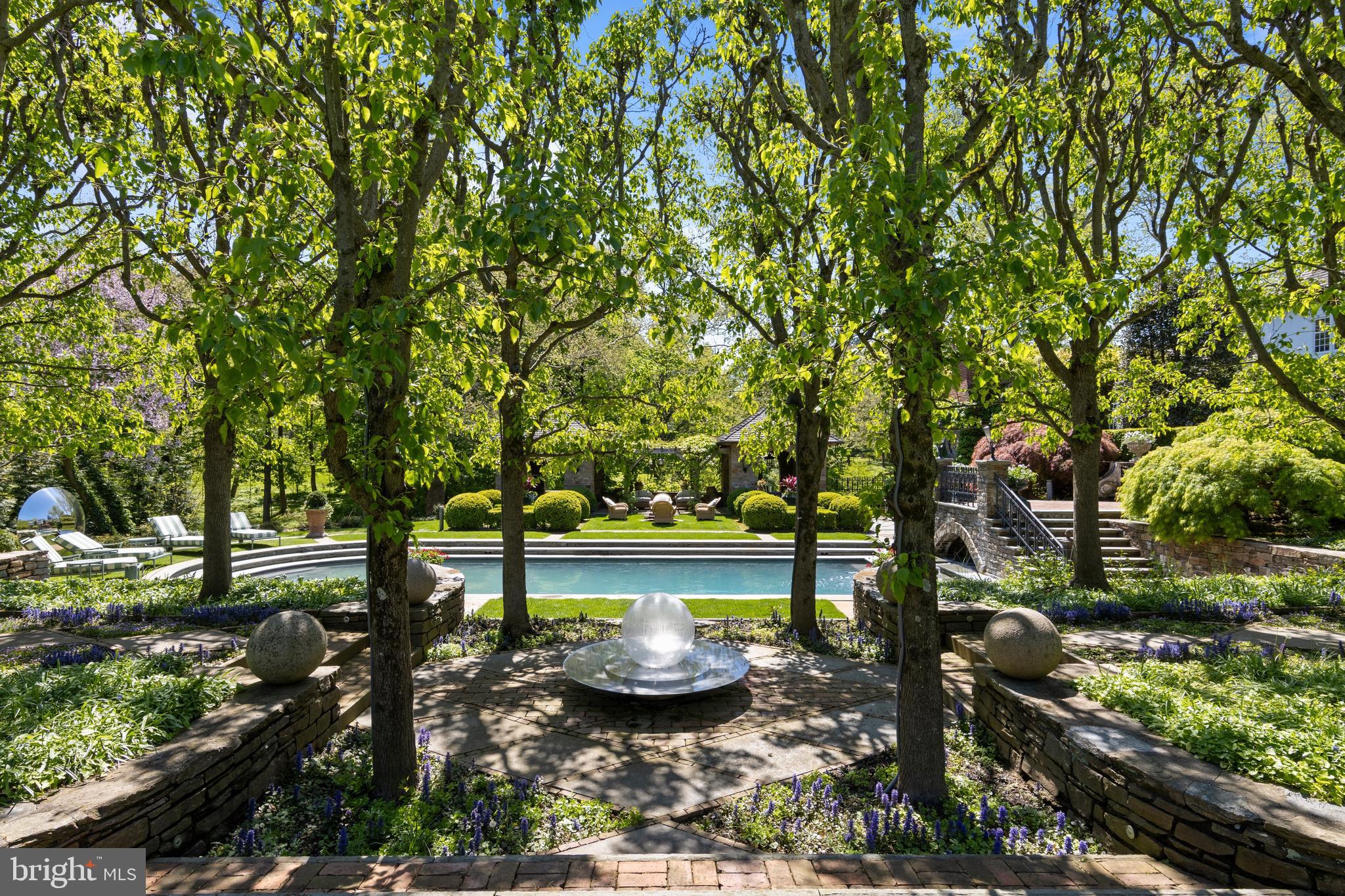 1320 HUNTSMAN LANE