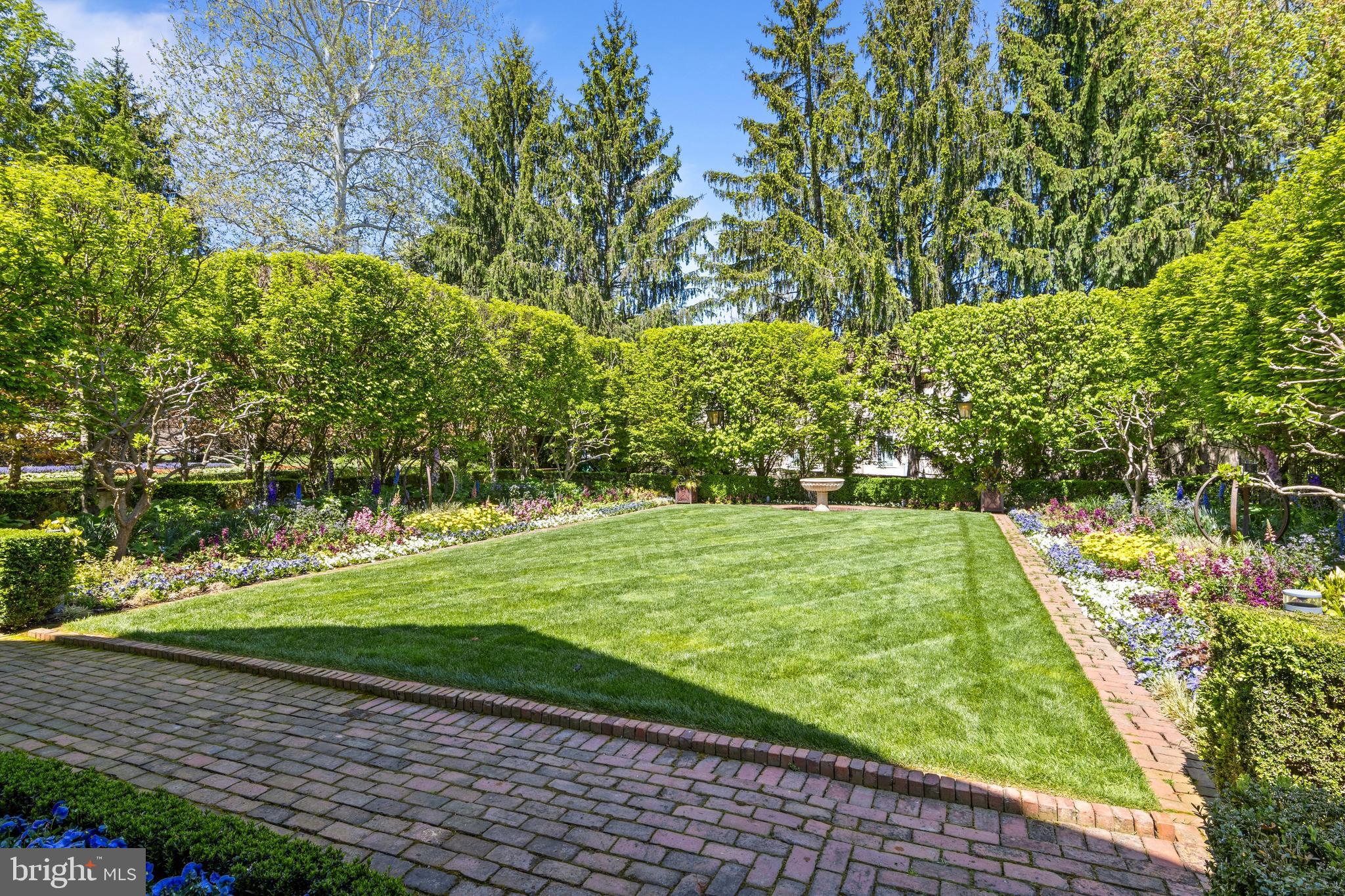 1320 HUNTSMAN LANE