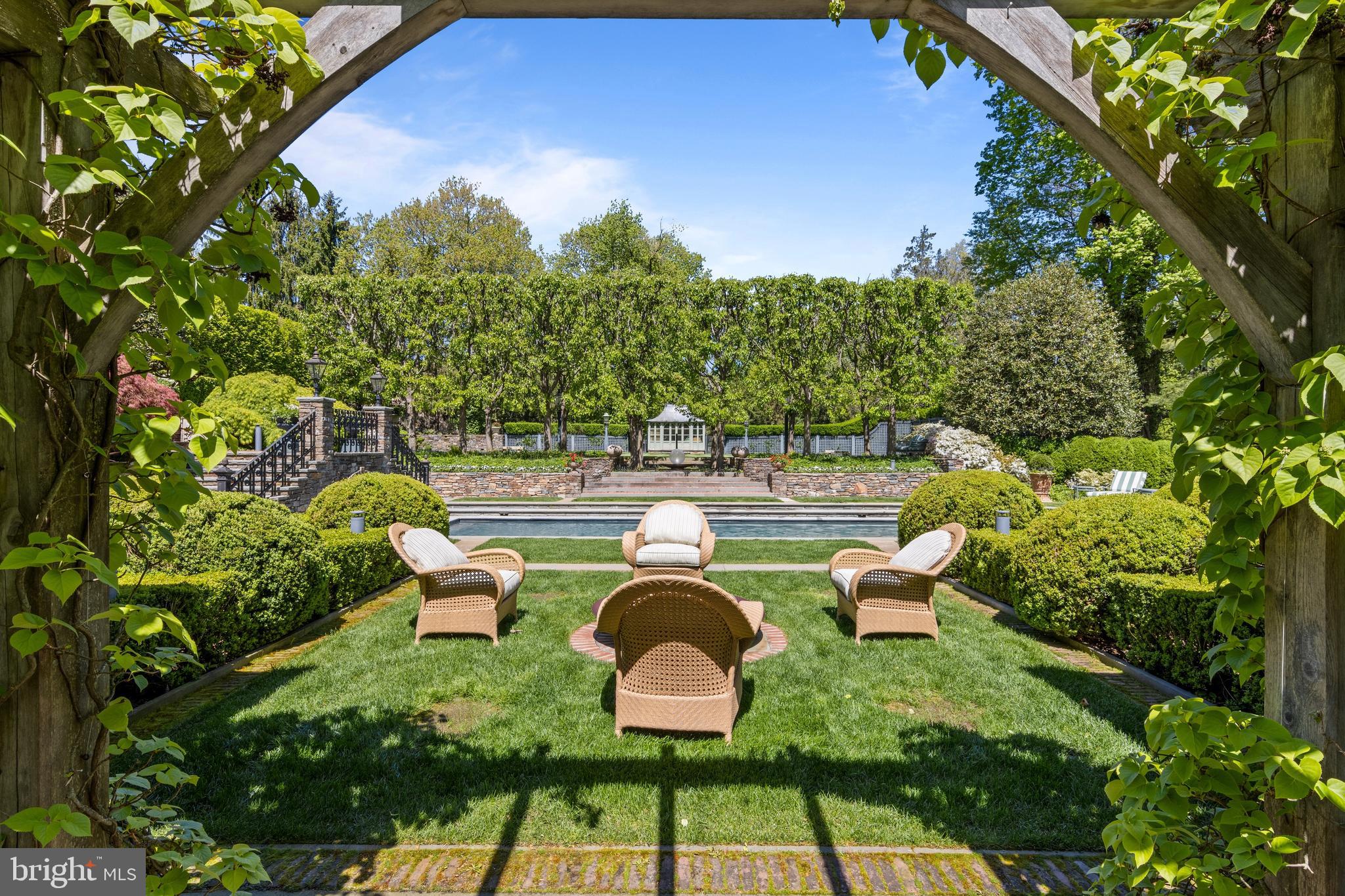1320 HUNTSMAN LANE