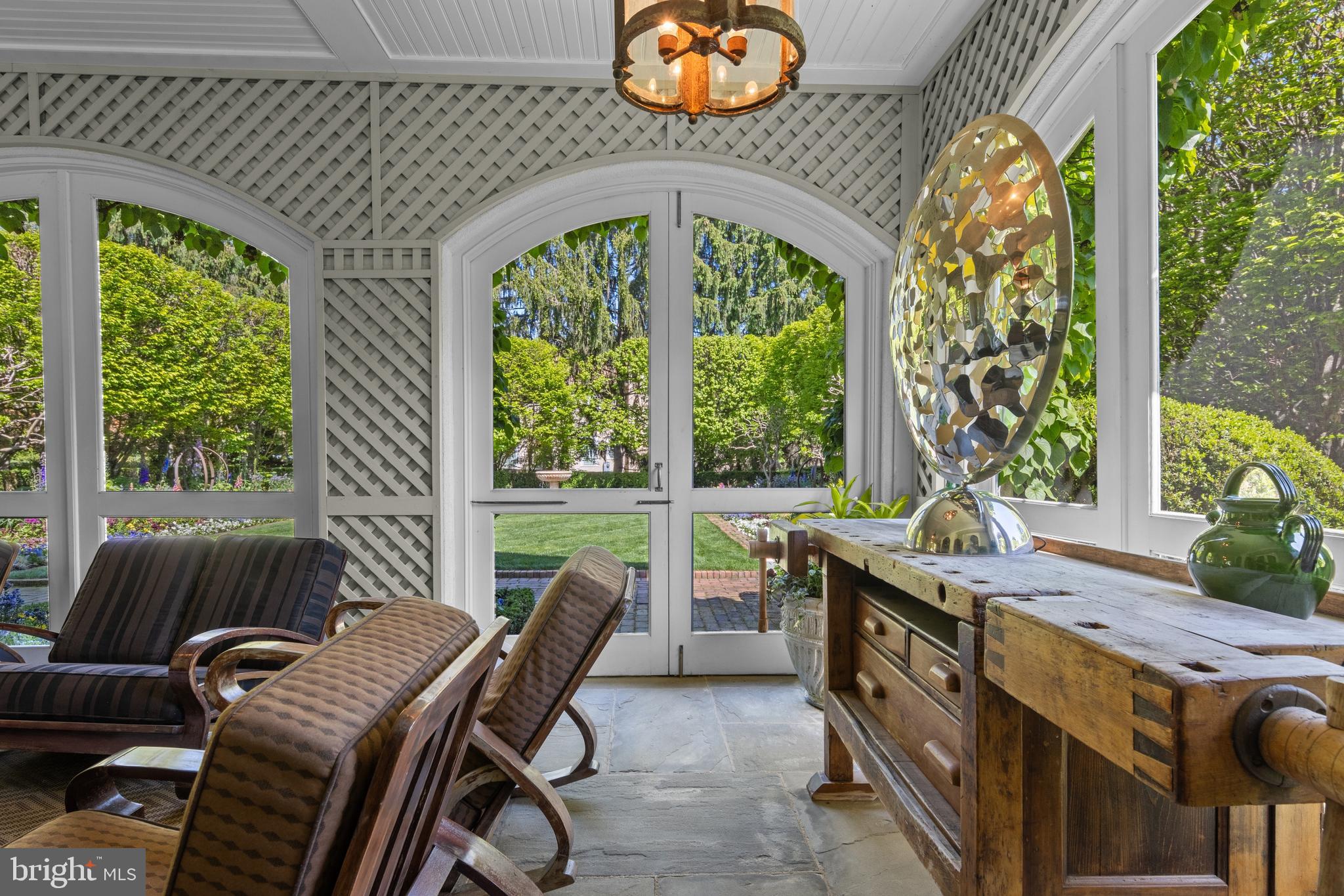 1320 HUNTSMAN LANE