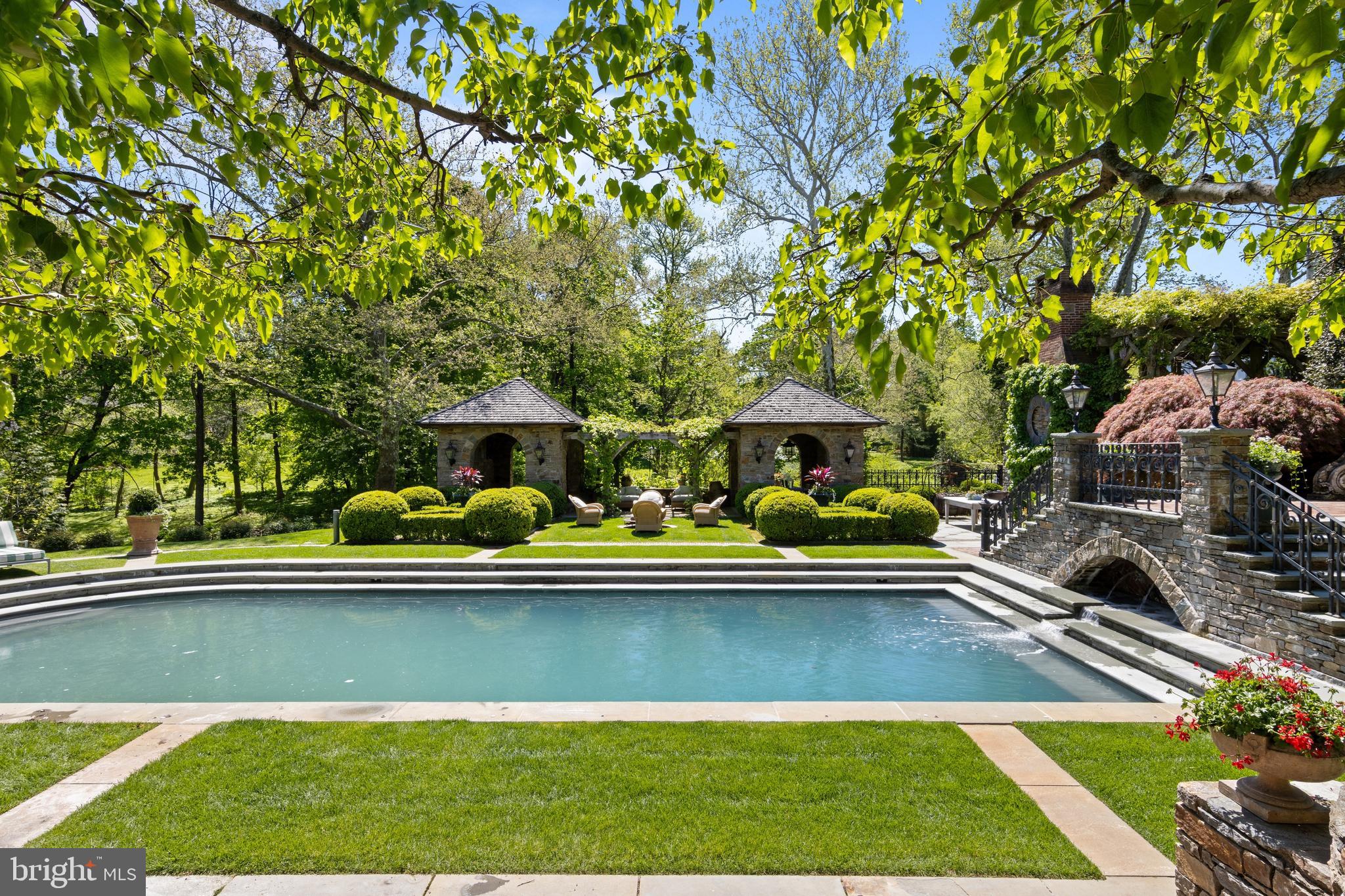 1320 HUNTSMAN LANE