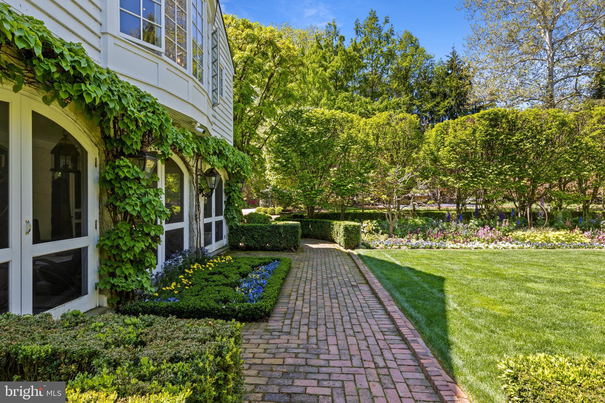 1320 HUNTSMAN LANE