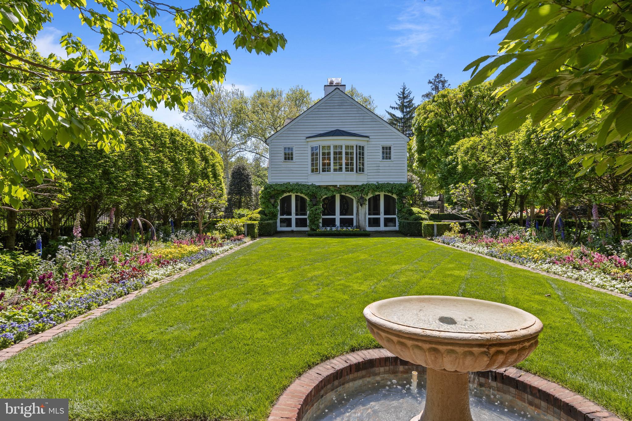 1320 HUNTSMAN LANE