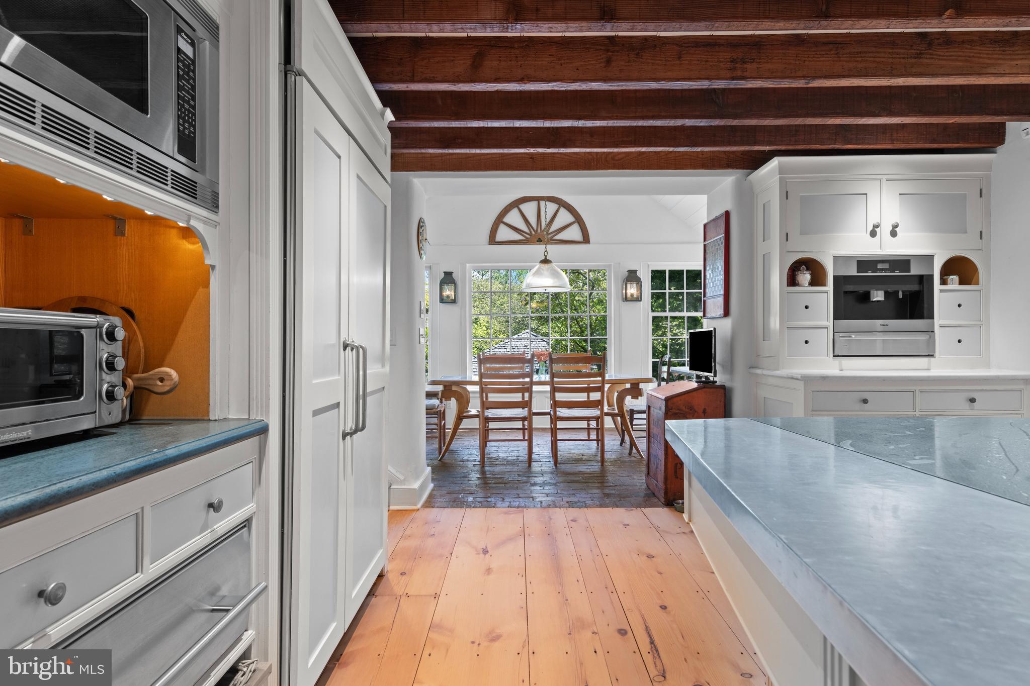 1320 HUNTSMAN LANE