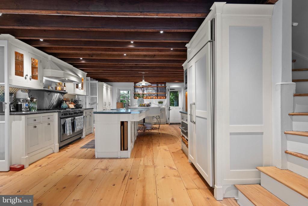 1320 HUNTSMAN LANE