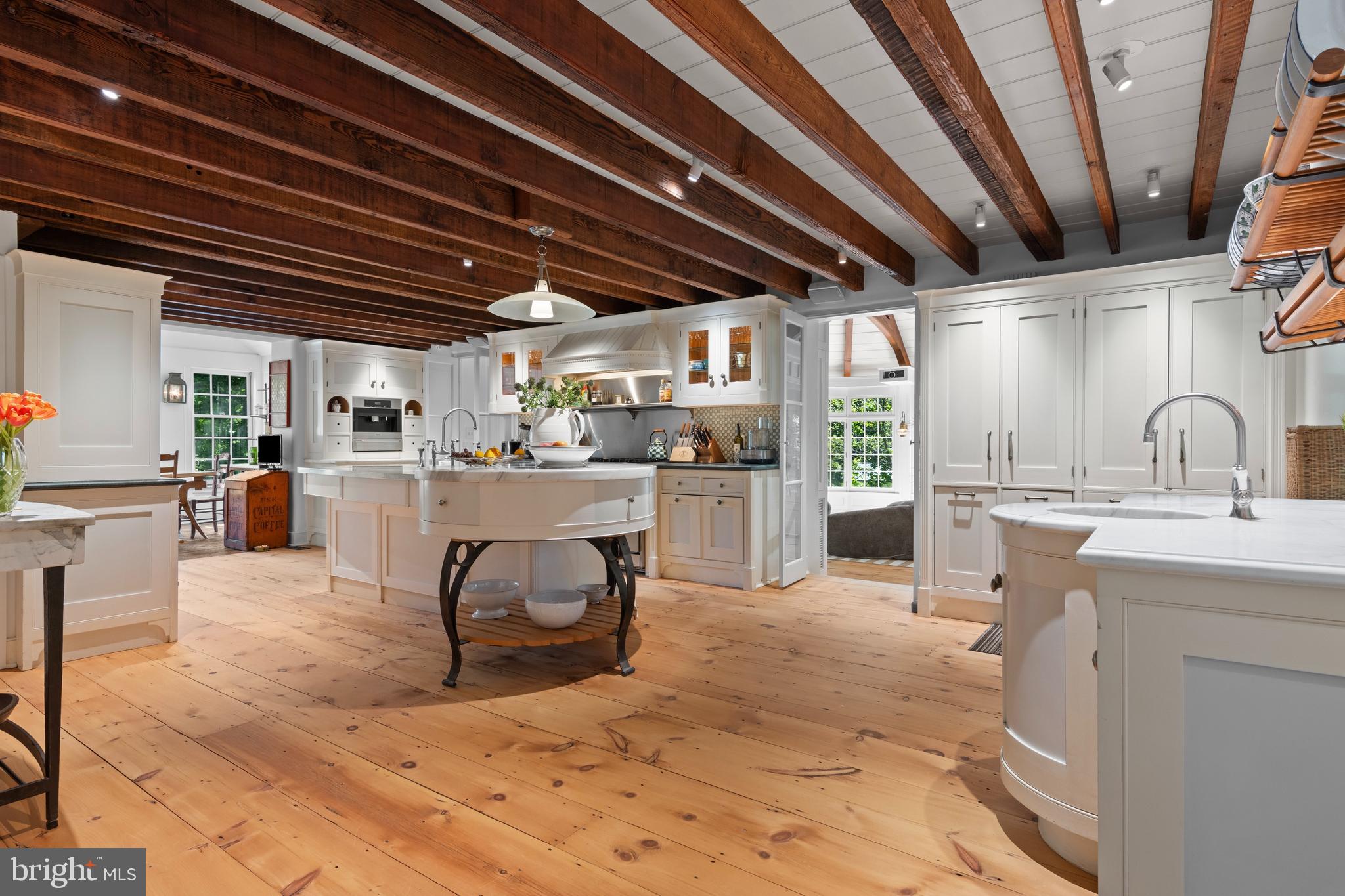 1320 HUNTSMAN LANE