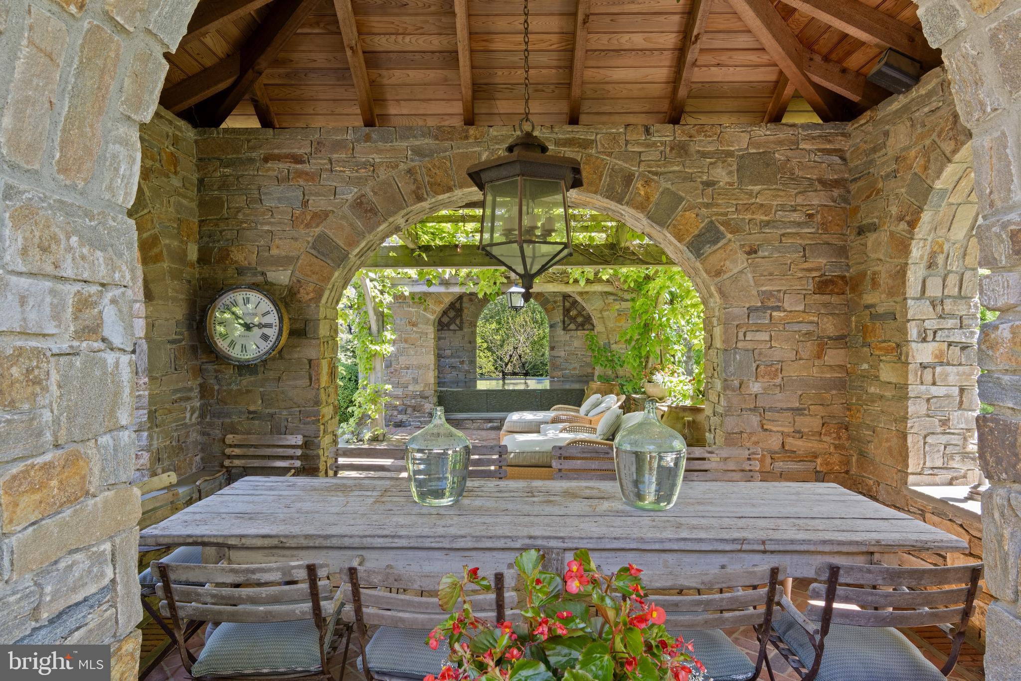 1320 HUNTSMAN LANE