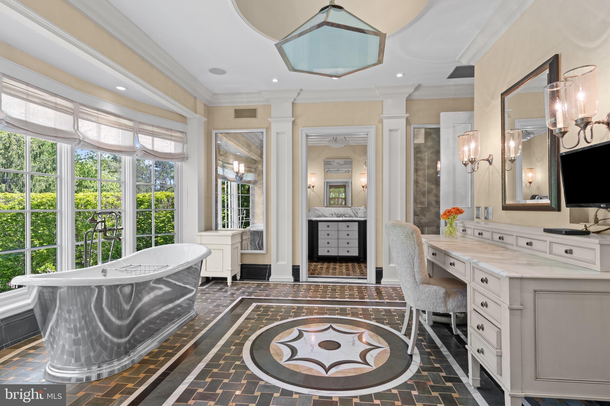 1320 HUNTSMAN LANE