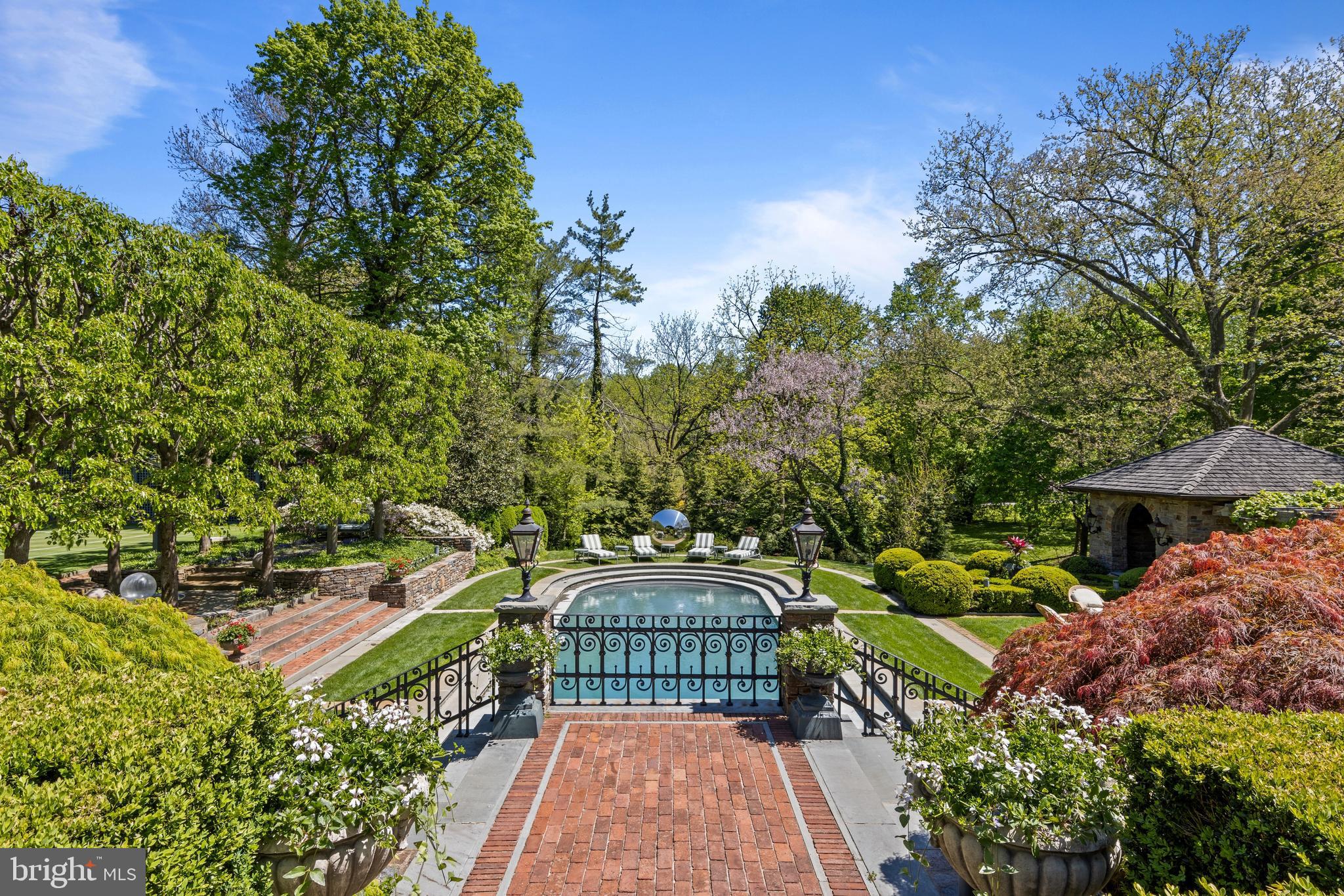 1320 HUNTSMAN LANE