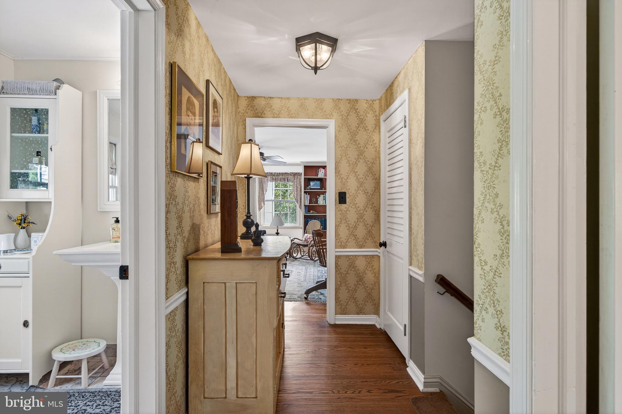 1607 LARK LANE