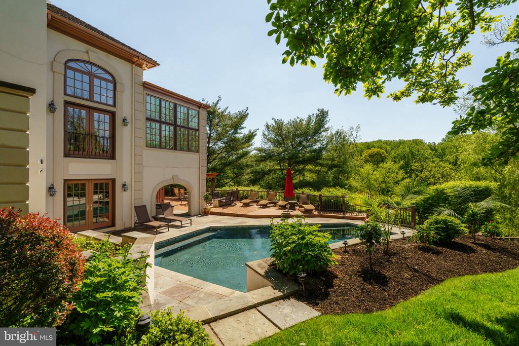 1533 BRIAR HILL ROAD